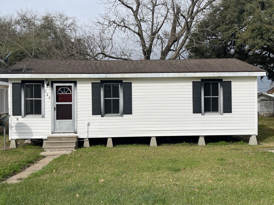 322 Jeanette St in Lafayette, LA - Building Photo