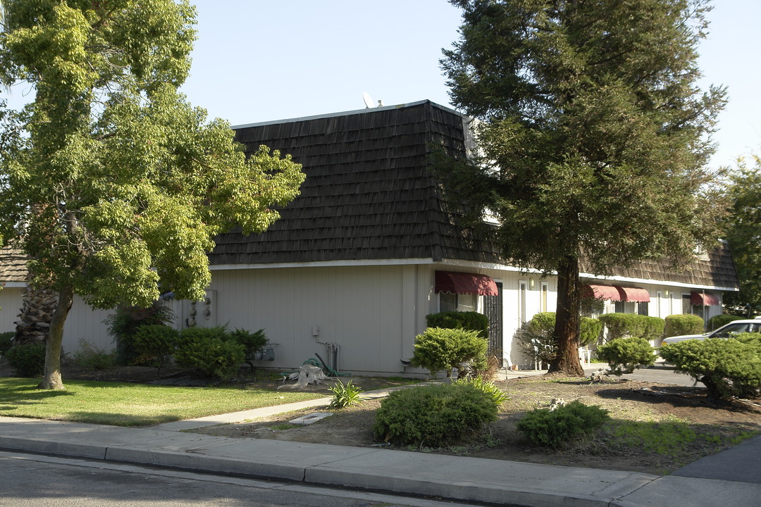 2844 Secretariat Dr in Atwater, CA - Foto de edificio