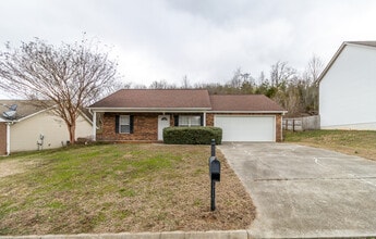 624 Drakewood Rd in Knoxville, TN - Building Photo - Building Photo