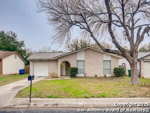 5946 Cliff Bank St in San Antonio, TX - Building Photo