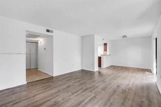 3229 Coral Lake Dr in Coral Springs, FL - Building Photo - Building Photo