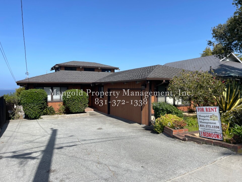 760 Pine St in Monterey, CA - Building Photo