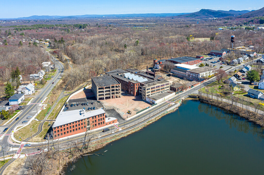 7 Ferry in Easthampton, MA - Building Photo