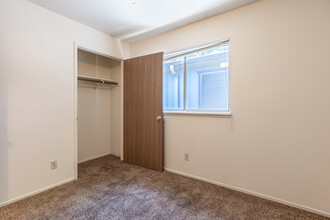 Summer Village Apartments in Chico, CA - Foto de edificio - Building Photo