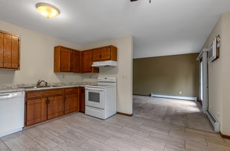 975 Summit Ave N in Sauk Rapids, MN - Building Photo - Building Photo