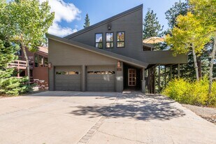 283 Monterey Pine Rd in Mammoth Lakes, CA - Building Photo