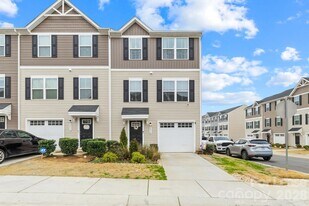 6312 Cutwater Cir in Charlotte, NC - Building Photo