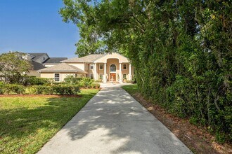 11710 N Armenia Ave in Tampa, FL - Building Photo - Building Photo
