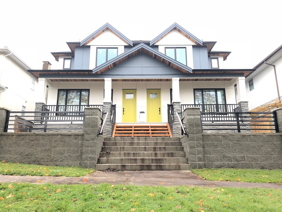 5431 Slocan St in Vancouver, BC - Building Photo