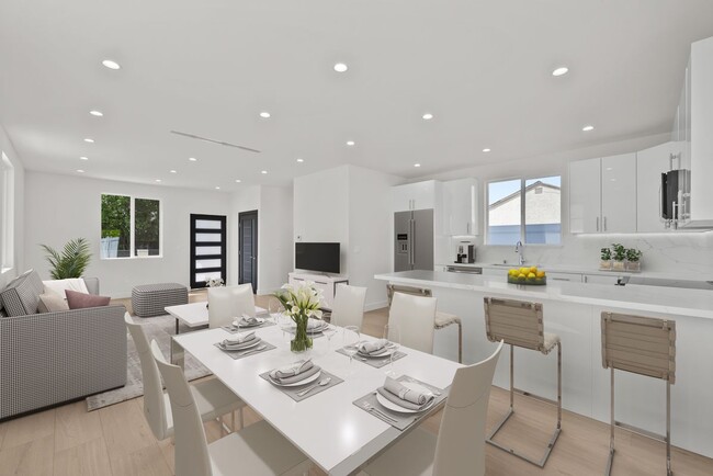 12003 Cantara St in Los Angeles, CA - Building Photo - Building Photo