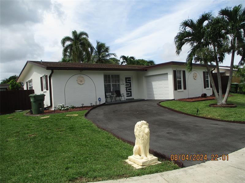 9330 NW 10th St in Pembroke Pines, FL - Building Photo