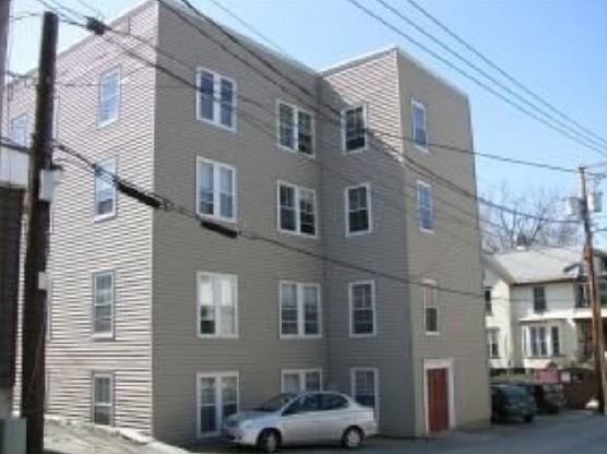02.35 Bayview St, Newport VT, 05855 in Newport, VT - Foto de edificio - Building Photo