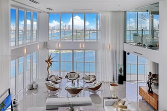 450 Alton Rd in Miami Beach, FL - Foto de edificio - Building Photo