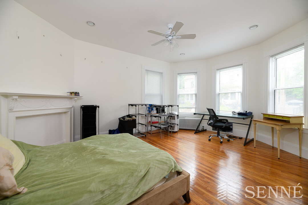 21 Trowbridge St, Unit 2 in Cambridge, MA - Building Photo