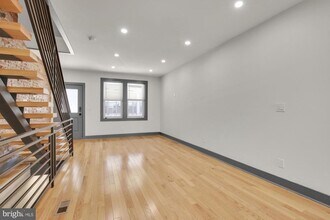 2619 W Thompson St in Philadelphia, PA - Building Photo - Building Photo