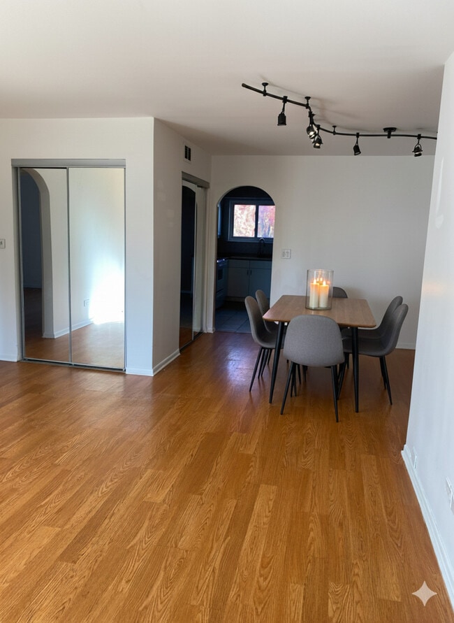 880 S Plum Grove Rd in Palatine, IL - Building Photo - Building Photo