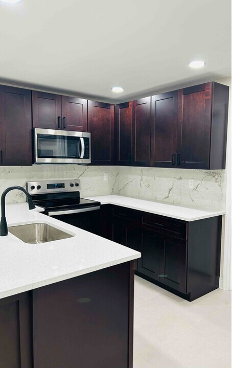 156 Seminole Ave in Lake Mary, FL - Building Photo
