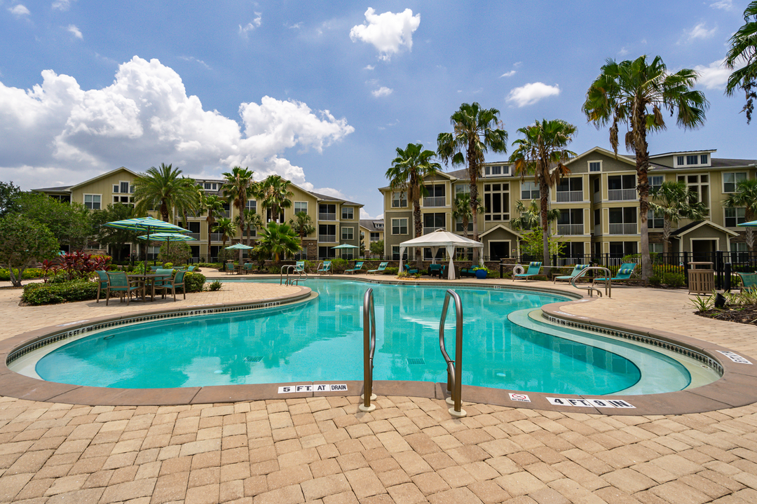 Century Crosstown in Tampa, FL - Building Photo