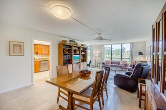 5350 Woodland Lakes Dr in Palm Beach Gardens, FL - Building Photo - Building Photo