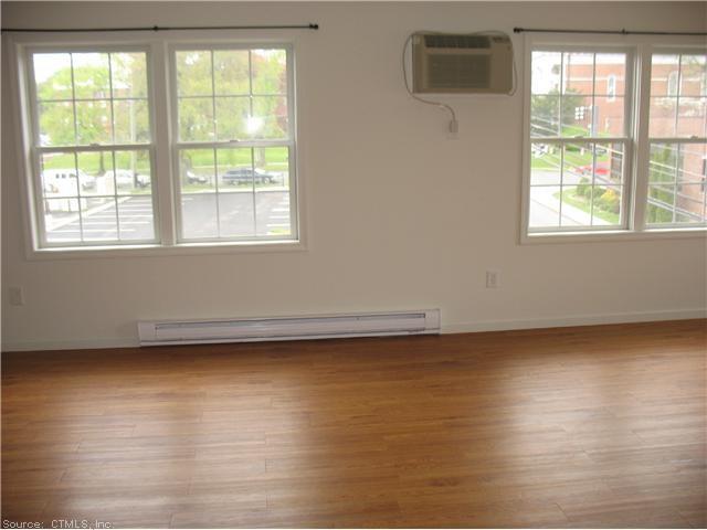 7 New St in Danbury, CT - Building Photo - Building Photo