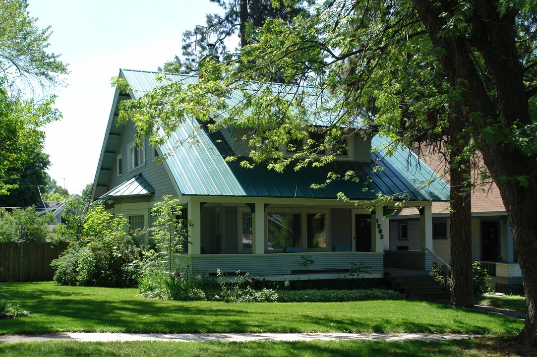 1203 W 9th Ave in Spokane, WA - Foto de edificio