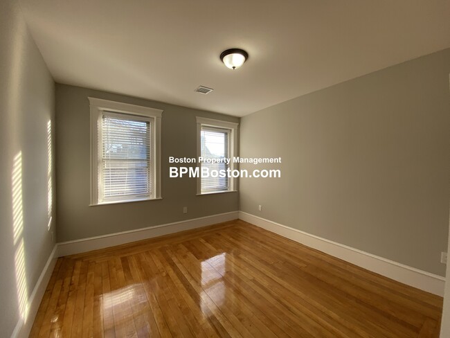 8 Kilsyth Rd, Unit 3 in Brookline, MA - Foto de edificio - Building Photo