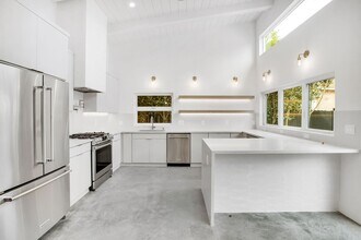 2721 Burkshire Ave in Los Angeles, CA - Building Photo - Building Photo