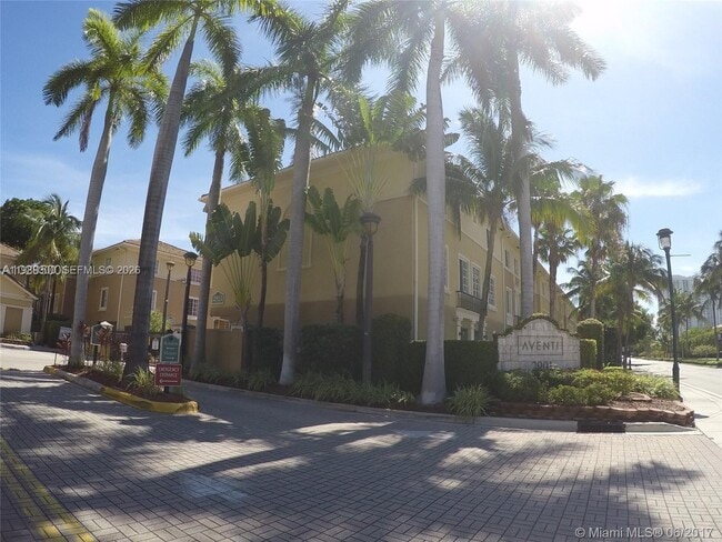 2921 NE 185th St in Aventura, FL - Building Photo - Building Photo