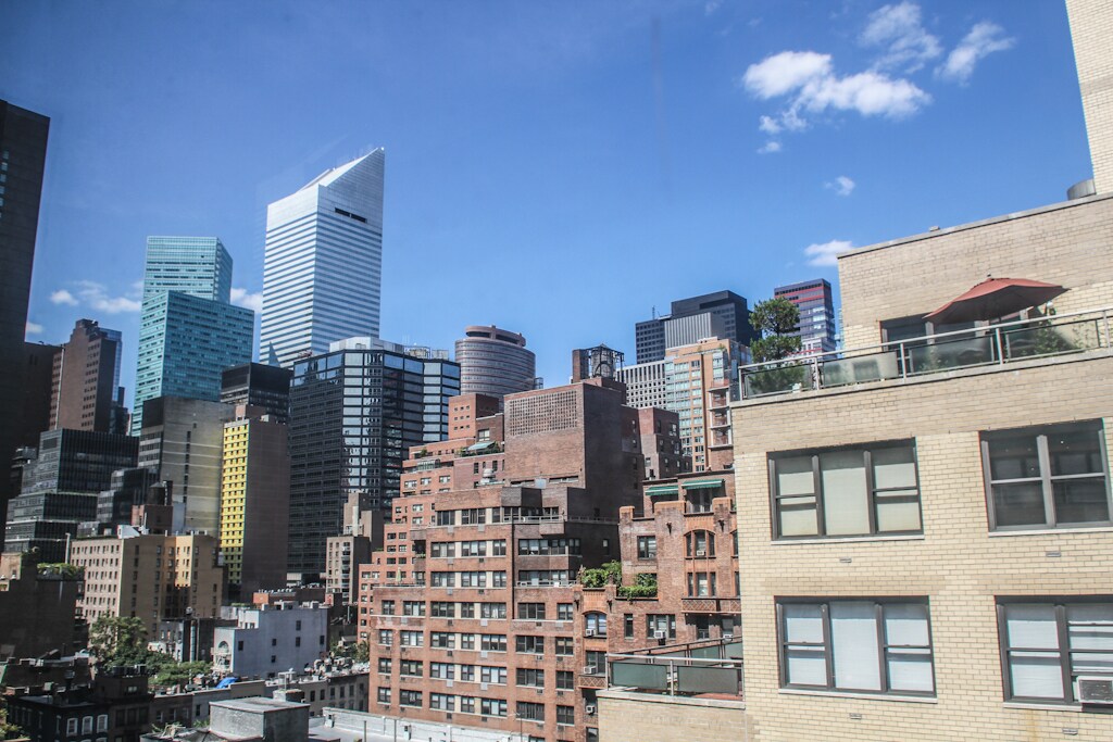 333 E 49th St in New York, NY - Building Photo
