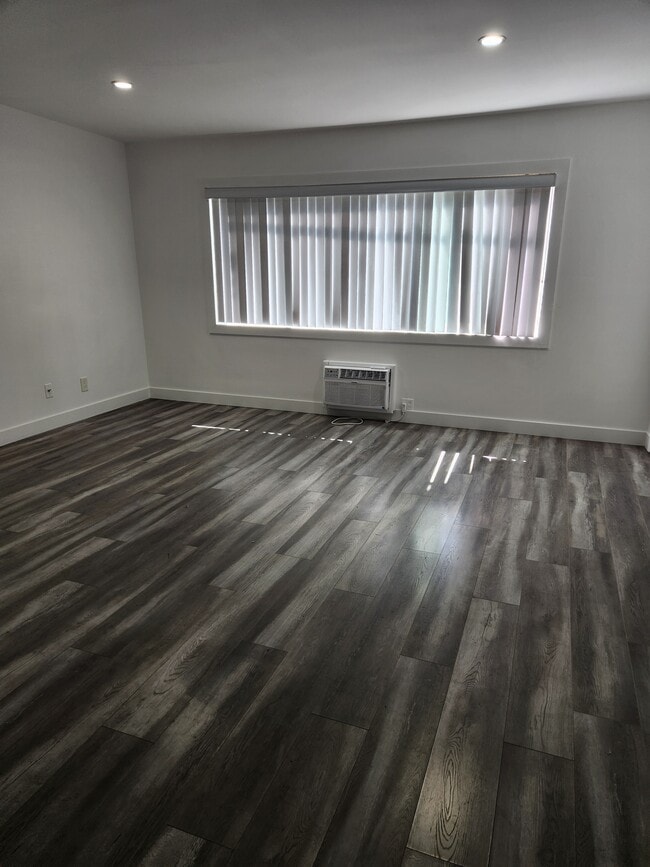 210 N Cordova St in Burbank, CA - Foto de edificio - Building Photo