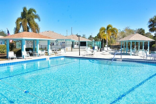 1550 NE 13th Terrace in Jensen Beach, FL - Building Photo - Building Photo