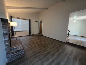 253 S 40th Pl in Springfield, OR - Foto de edificio - Building Photo