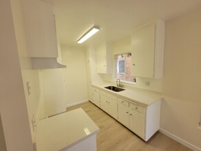 13531 Wyandotte St, Unit 9 in Los Angeles, CA - Building Photo - Building Photo