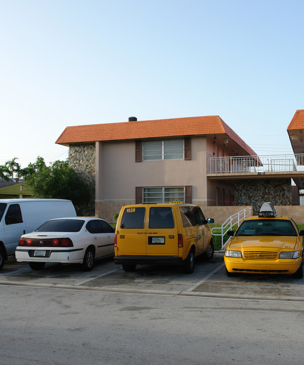 Fulford Beach Apartments in North Miami Beach, FL - Building Photo