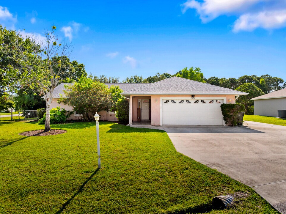 5910 NW Bayou Ct in Port St. Lucie, FL - Building Photo