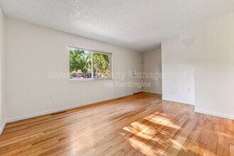 588 S Eaton St in Lakewood, CO - Building Photo - Building Photo