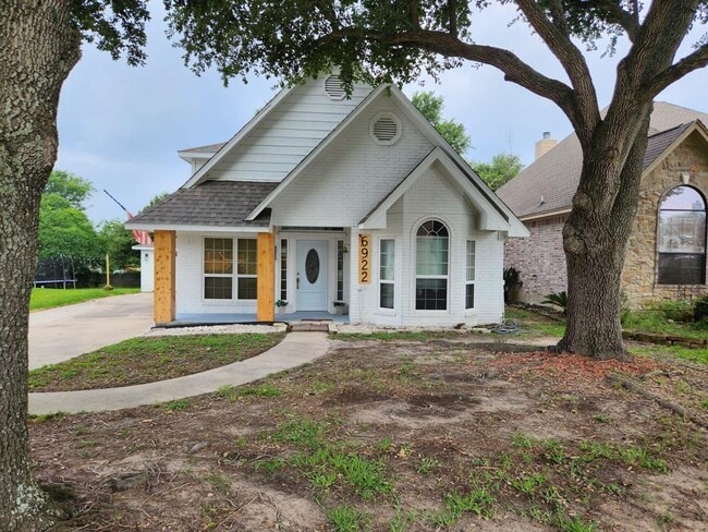 6922 Gentle Breeze Dr in Willis, TX - Foto de edificio - Building Photo