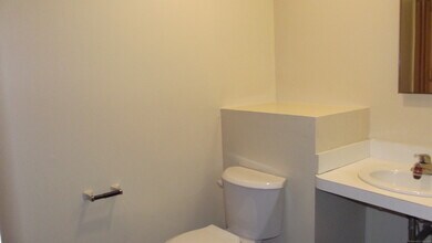 46 St James St in Manchester, CT - Building Photo - Building Photo