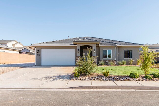 3338 E Crimson Ridge Dr in Saint George, UT - Building Photo - Building Photo