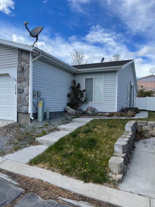 2058 Blue Grass Cir in West Wendover, NV - Building Photo