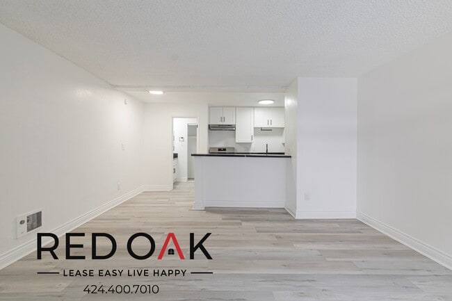 6555 La Mirada Ave in Los Angeles, CA - Building Photo - Building Photo
