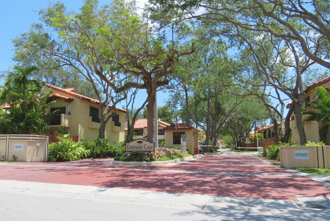 7780 SW 102nd Ln in Miami, FL - Building Photo