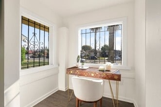 5001 S Wilton Pl in Los Angeles, CA - Building Photo - Building Photo