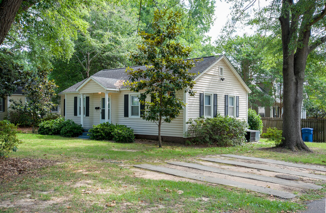 724 Pembroke Ave in Columbia, SC - Foto de edificio - Building Photo