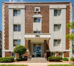 Capital Manor in Lansing, MI - Foto de edificio - Building Photo