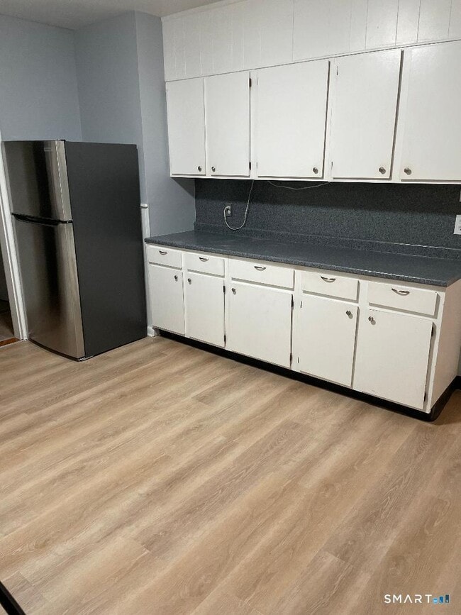 19 Woodland St in Bristol, CT - Building Photo - Building Photo