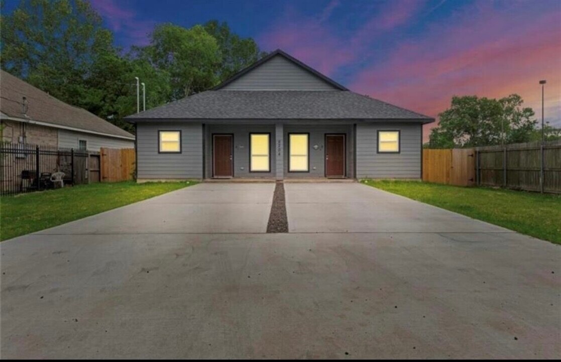 8204 Moon Beam St in Houston, TX - Building Photo
