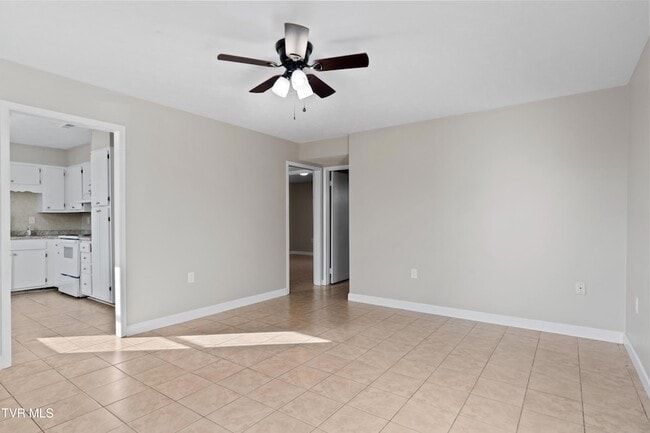 1001 Kiser Blvd in Greeneville, TN - Building Photo - Building Photo