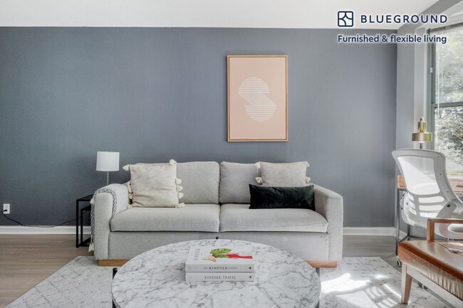 2 Townsend St in San Francisco, CA - Building Photo - Building Photo