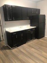 482 Stella St, Unit 1 in Elgin, IL - Building Photo - Building Photo